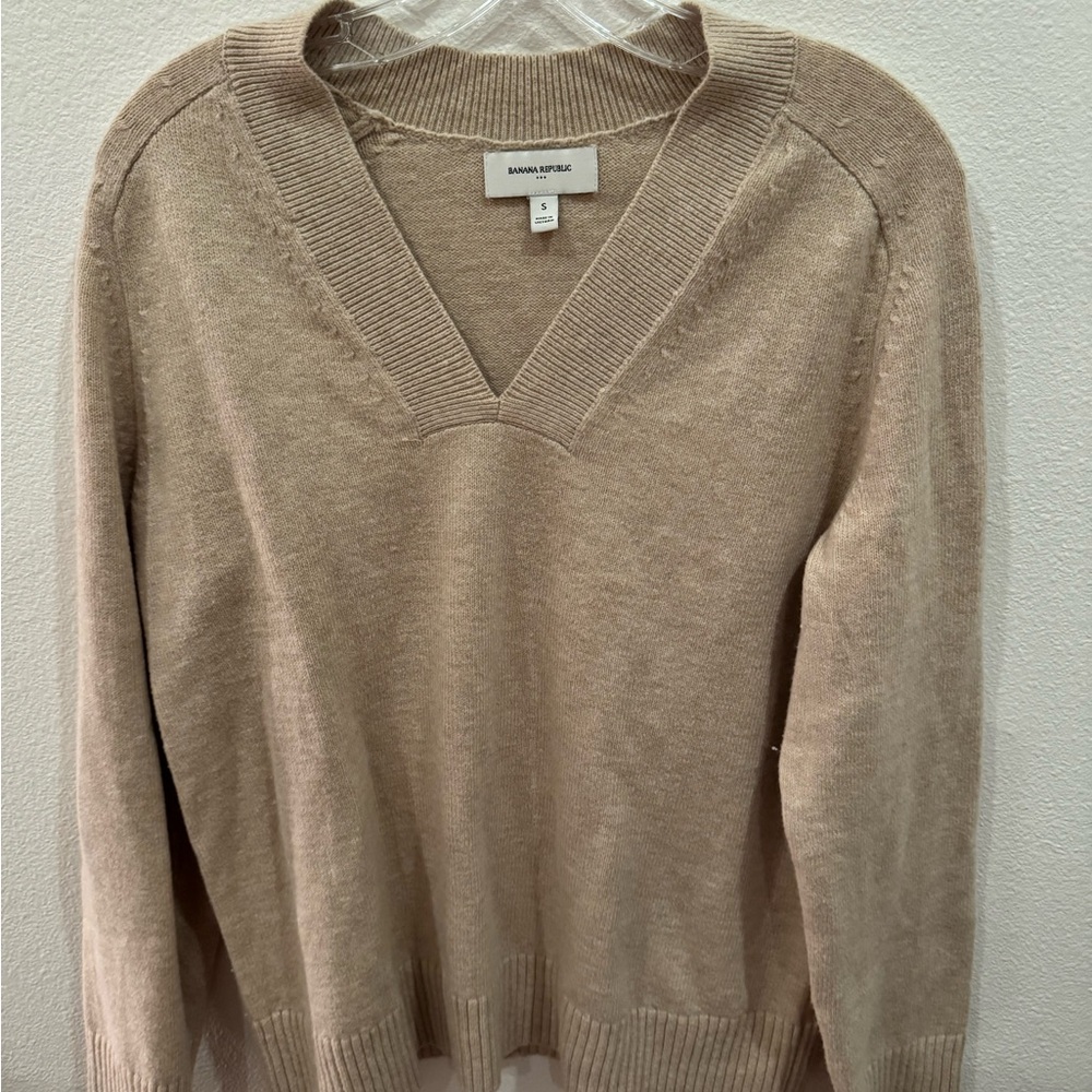 Banana Republic Tan V-Neck Sweater Soft Knit Classic